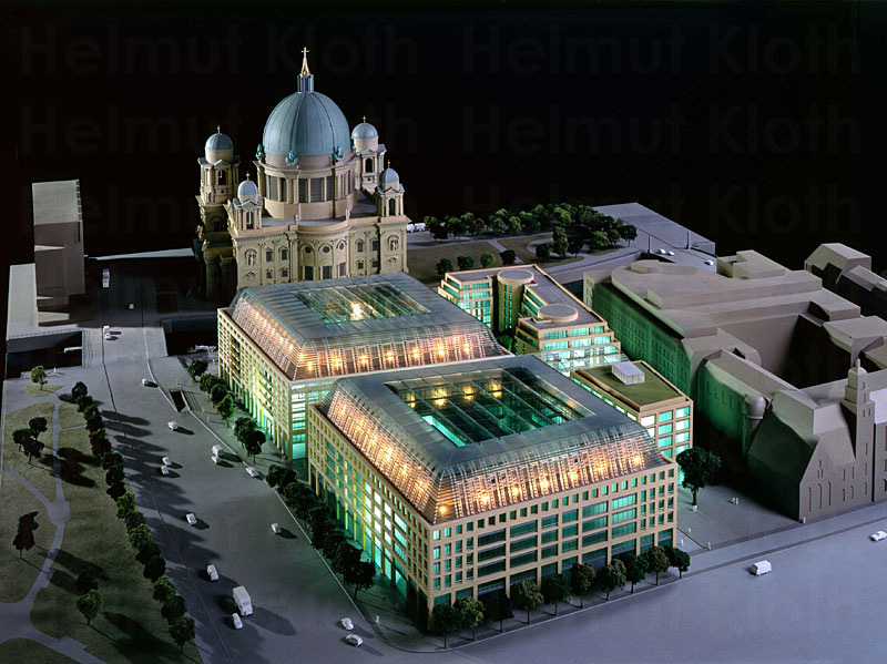 &copy; Helmut Kloth: Modellaufnahme - Domaquaree Berlin