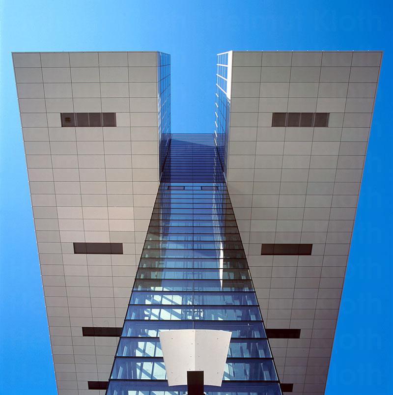 &copy; Helmut Kloth: Rheinauhafen S&uuml;dliches Kranhaus (K&ouml;ln)