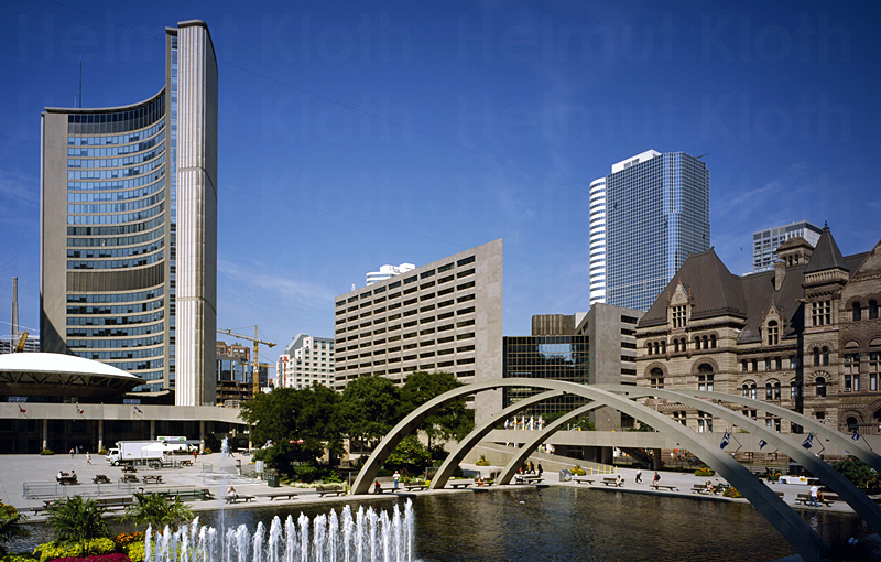 &copy; Helmut Kloth: Bell Trinity Square (Toronto/Kanada)
